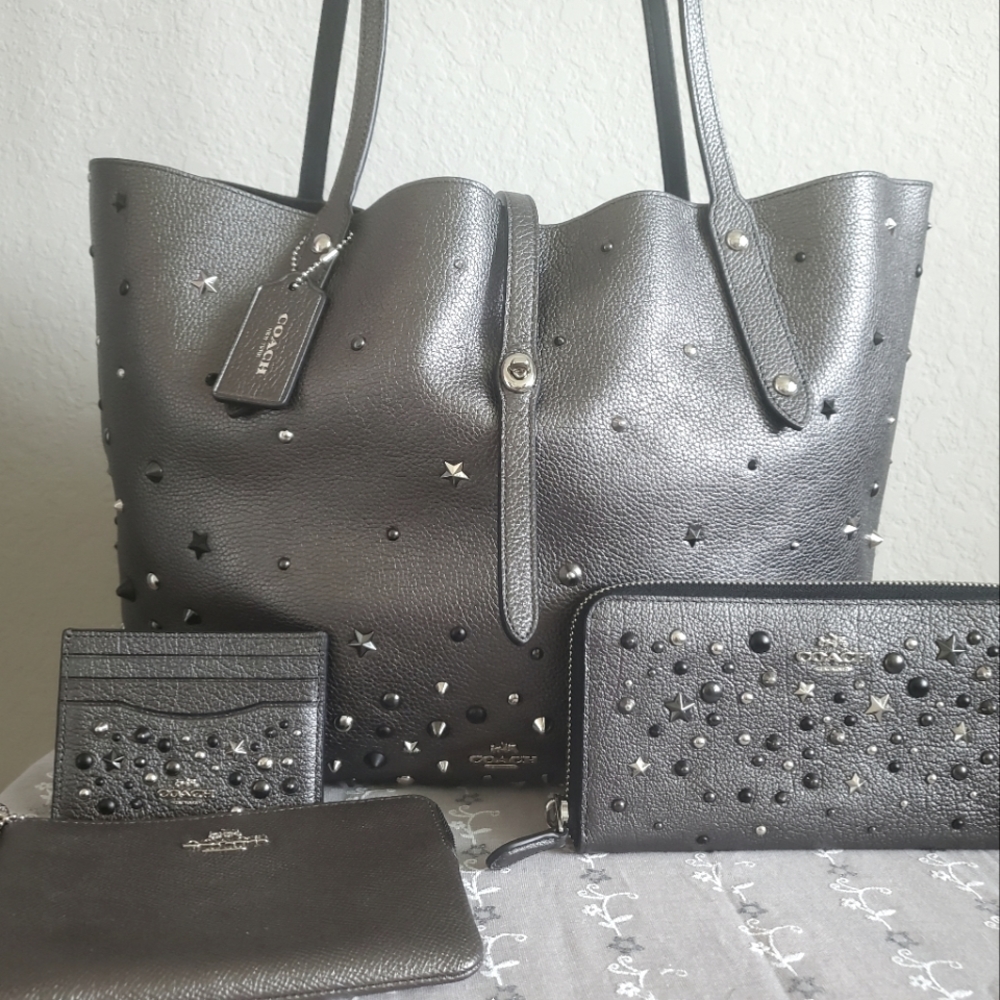 Rare Coach Star Rivets Market Tote Bundle!
